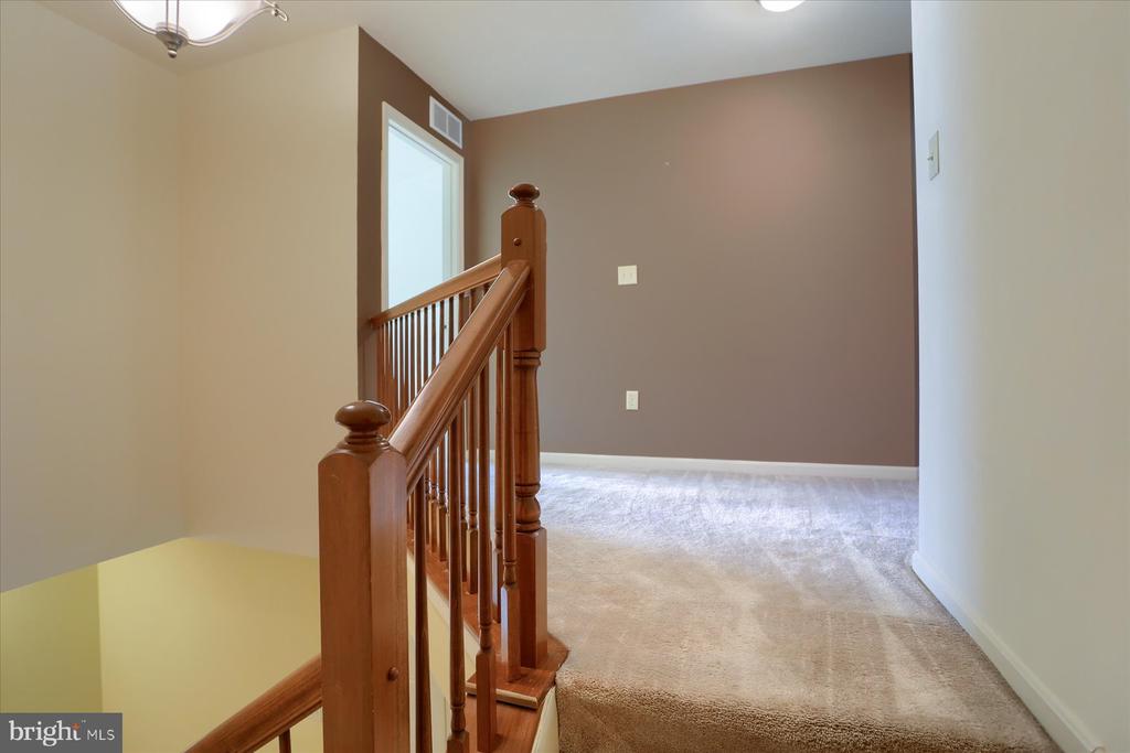104 Melbourne Ln