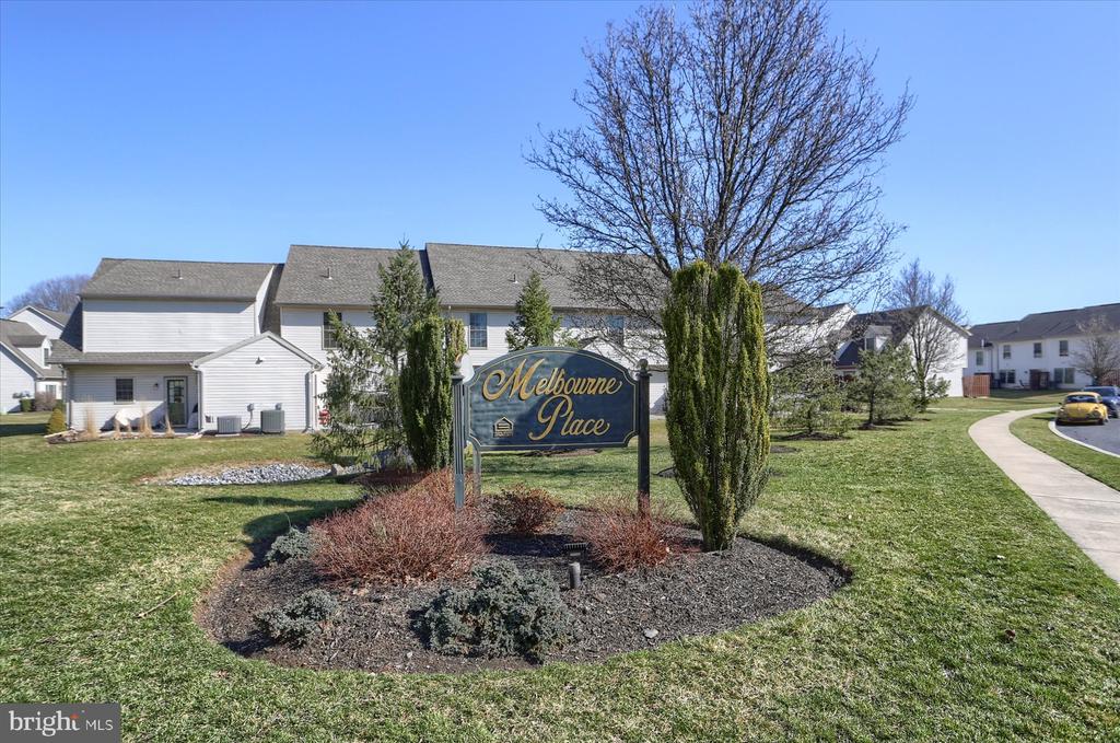 104 Melbourne Ln