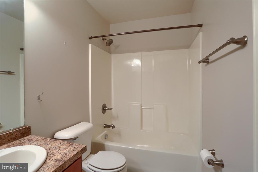 104 Melbourne Ln