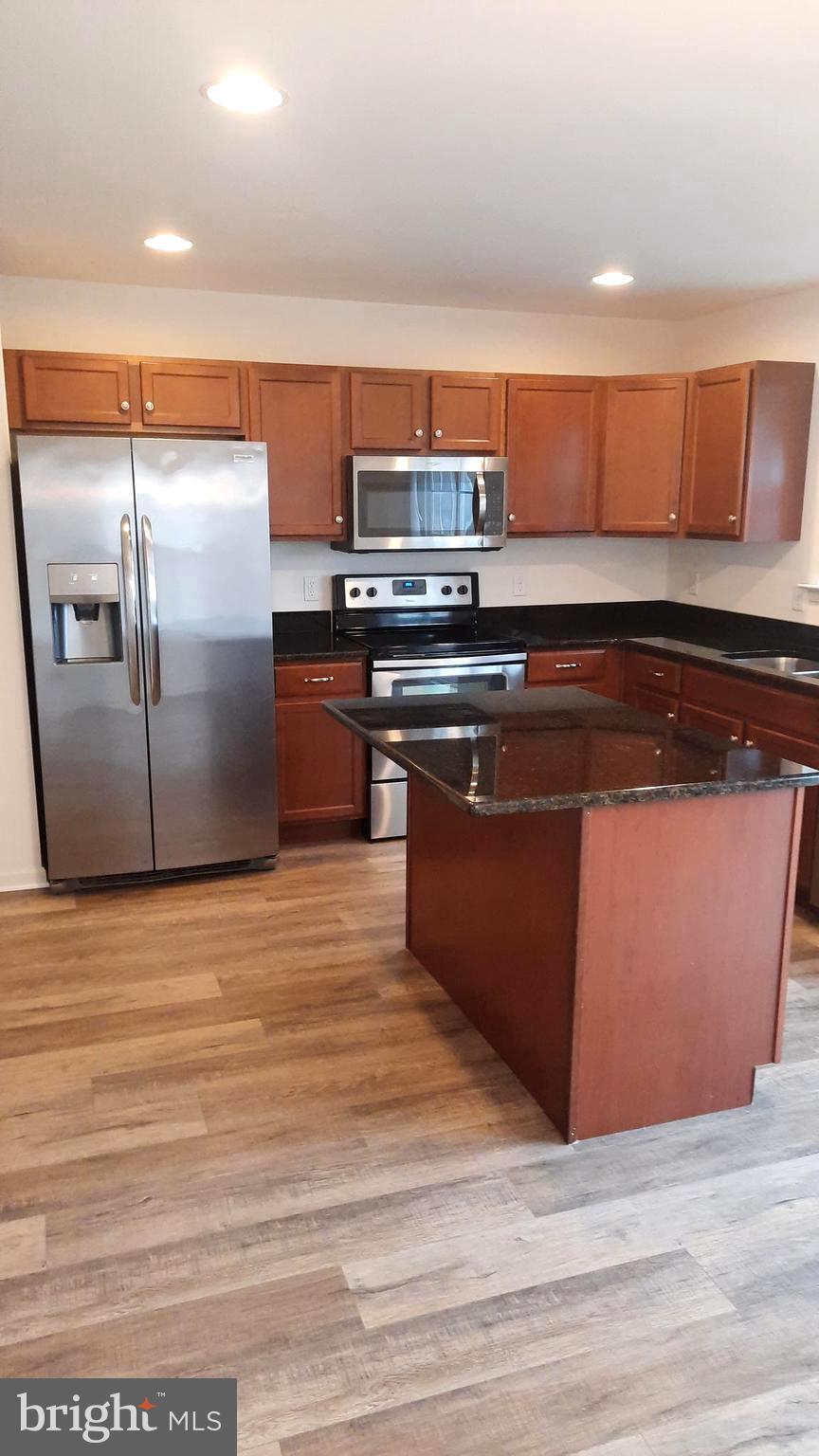 815 ADMIRALS QUAY DR