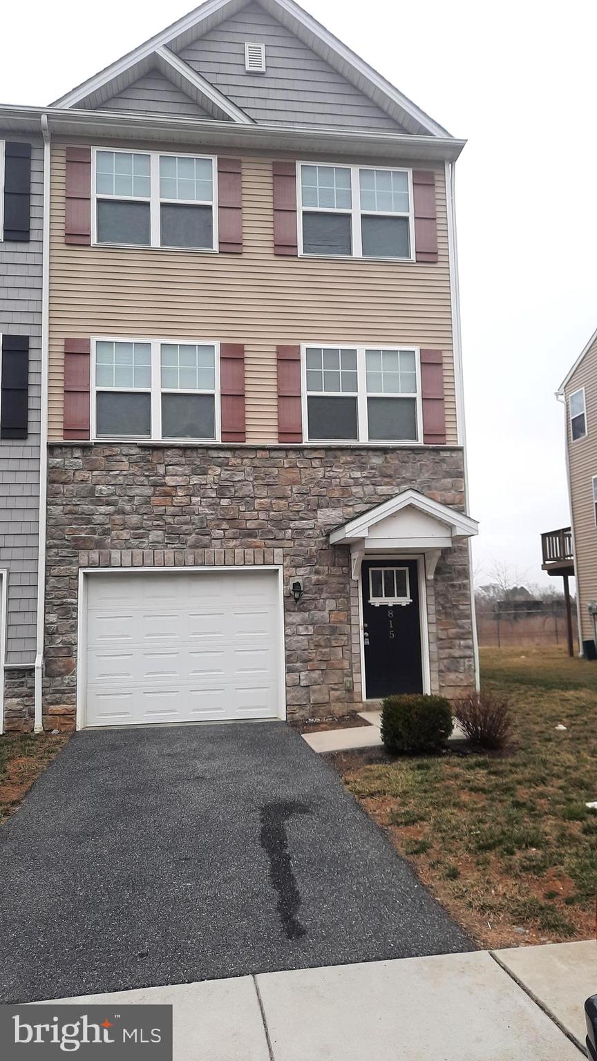 815 ADMIRALS QUAY DR