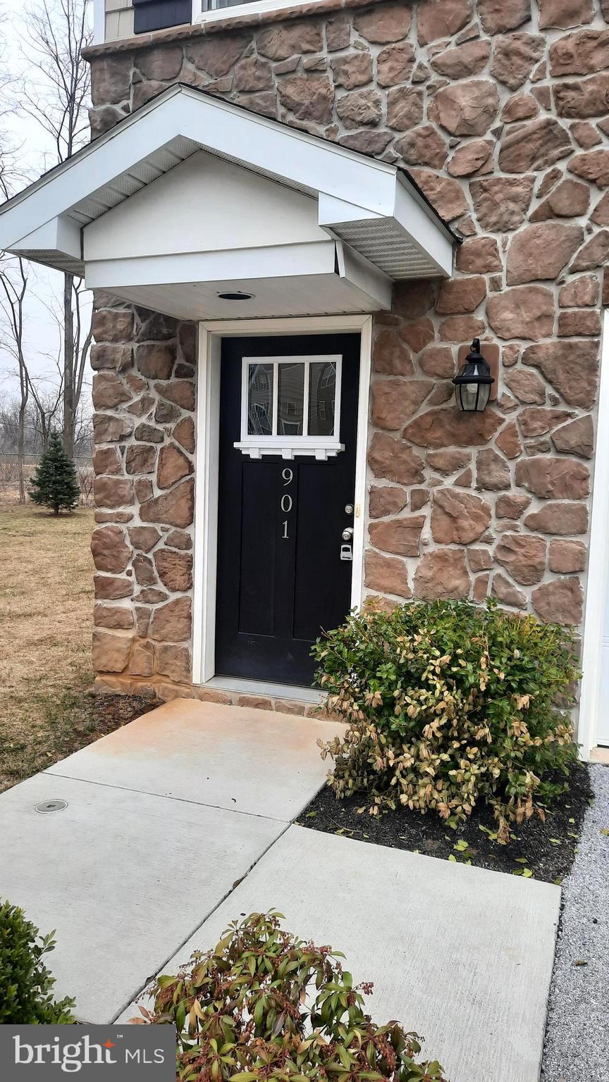 901 ADMIRALS QUAY DR