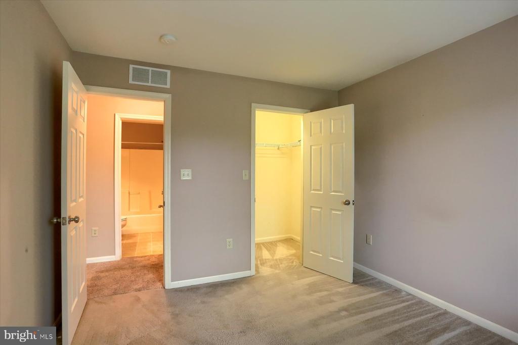 108 Melbourne Ln