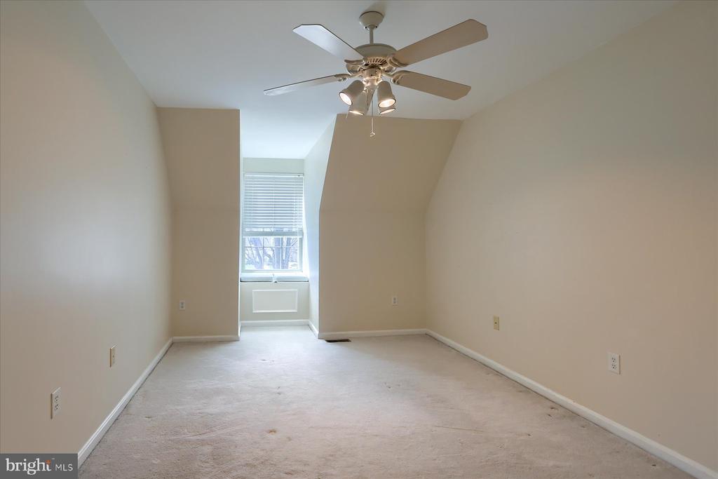 368 Melbourne Ln