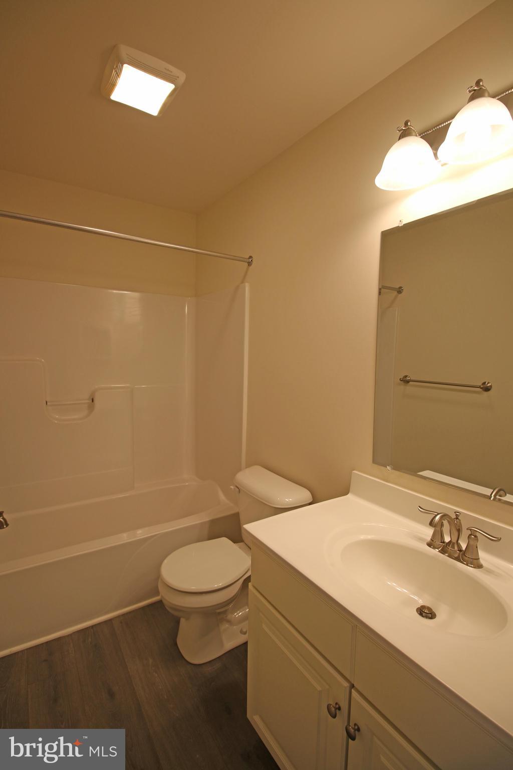 923 ADMIRALS QUAY DR