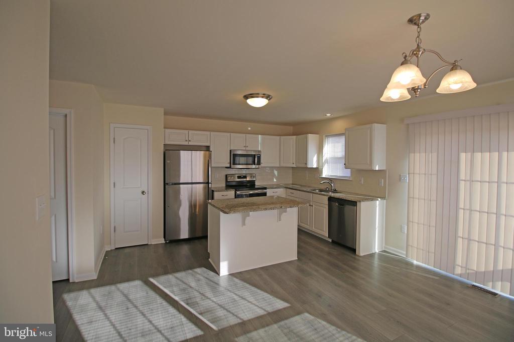 923 ADMIRALS QUAY DR