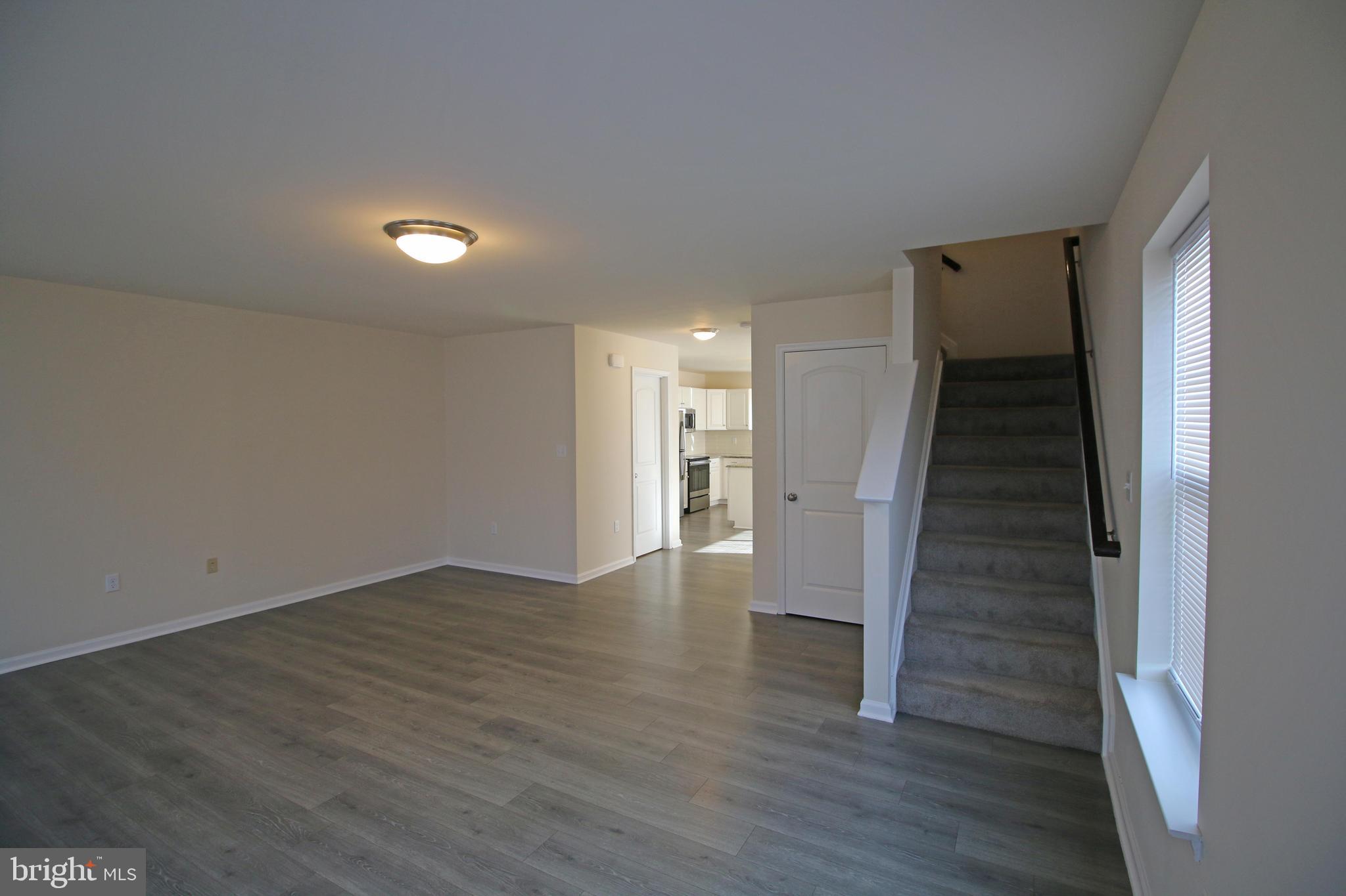 923 ADMIRALS QUAY DR