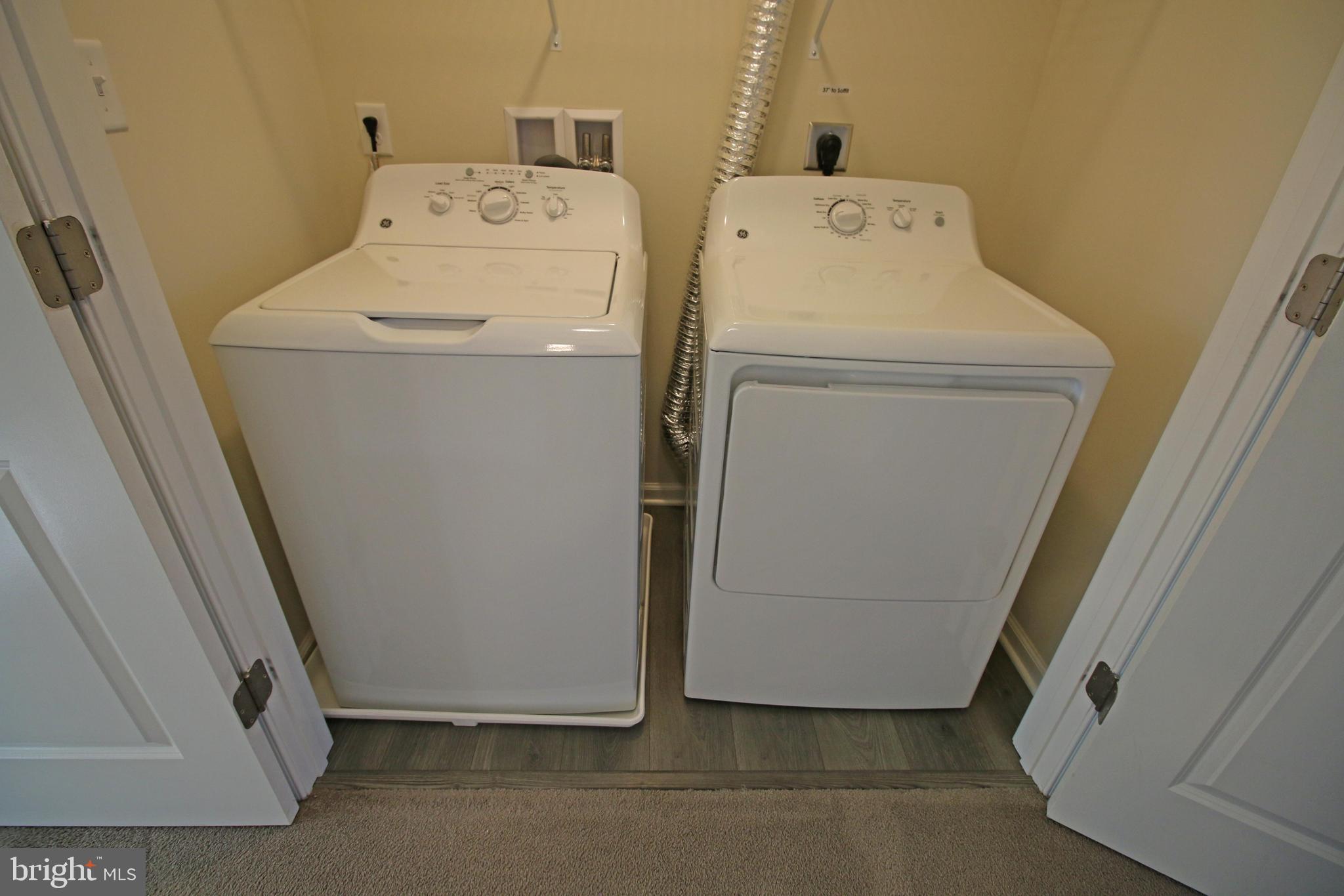 923 ADMIRALS QUAY DR