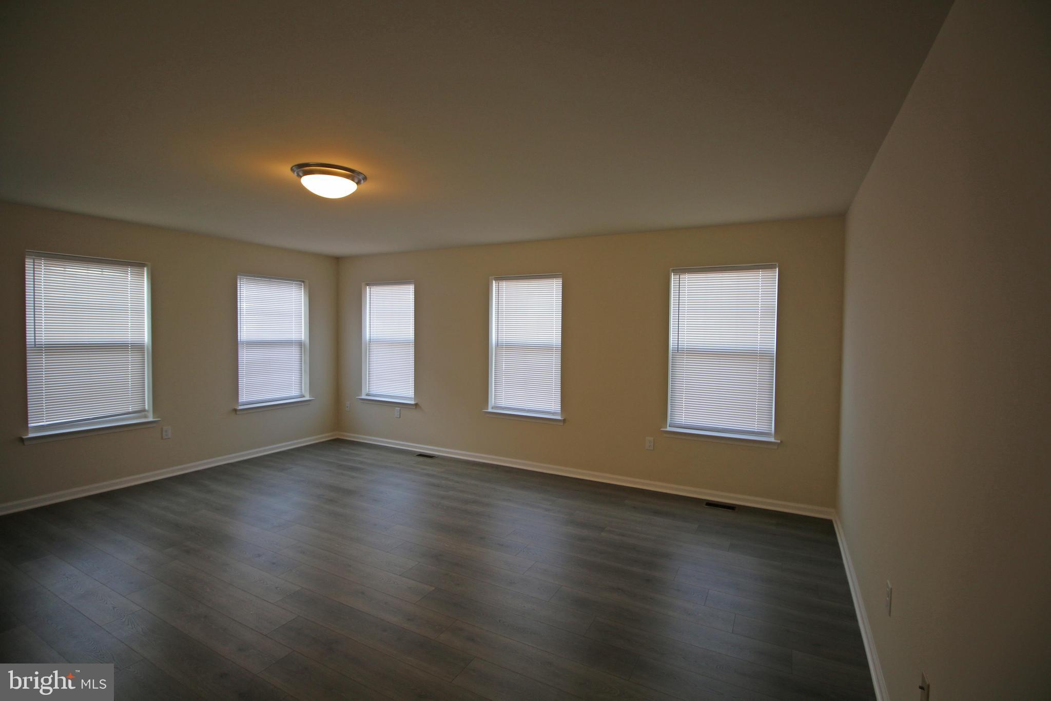 923 ADMIRALS QUAY DR