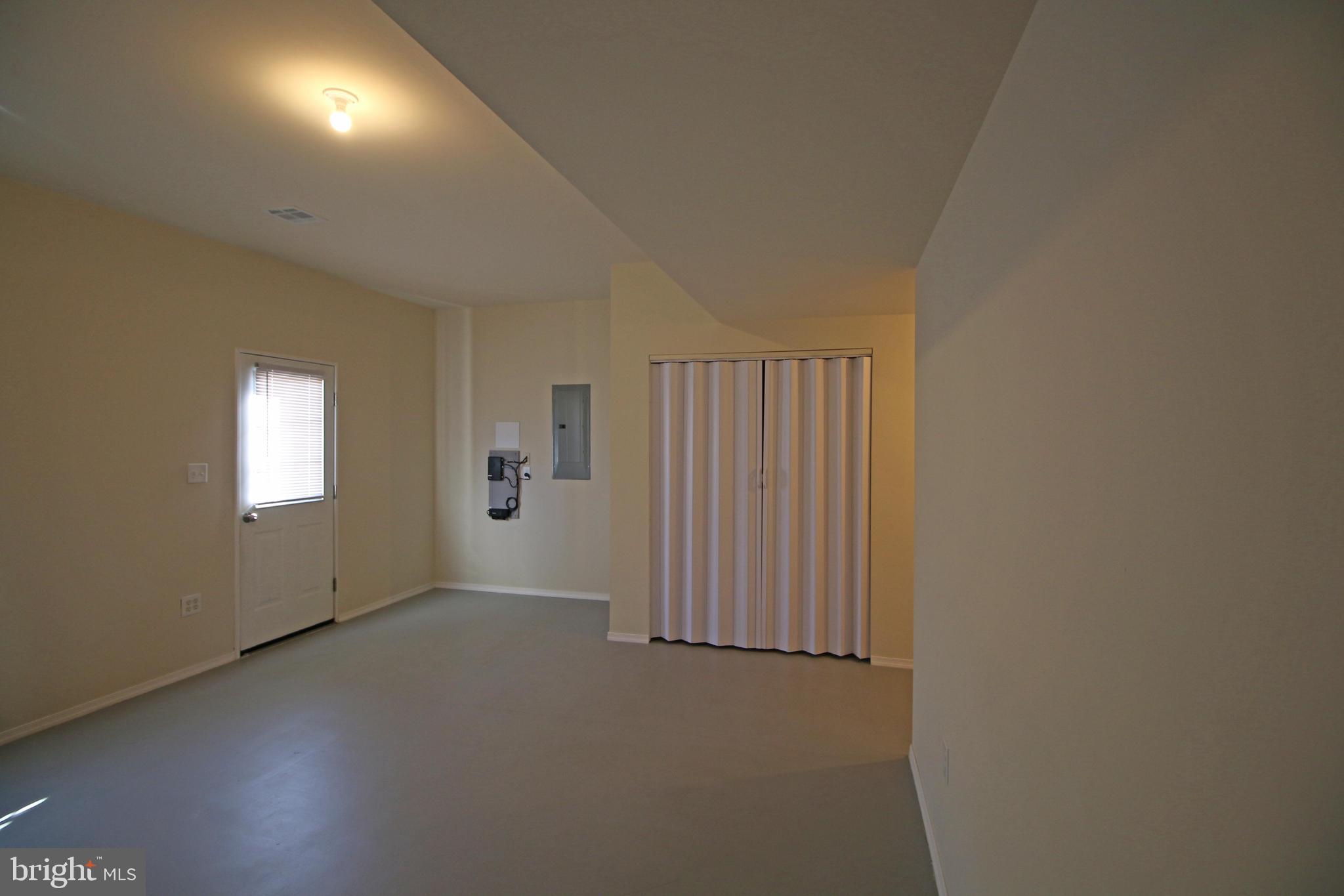 923 ADMIRALS QUAY DR