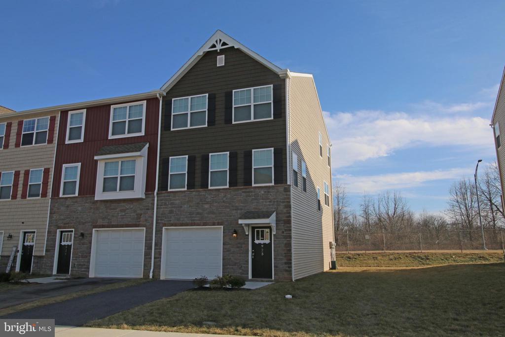 923 ADMIRALS QUAY DR