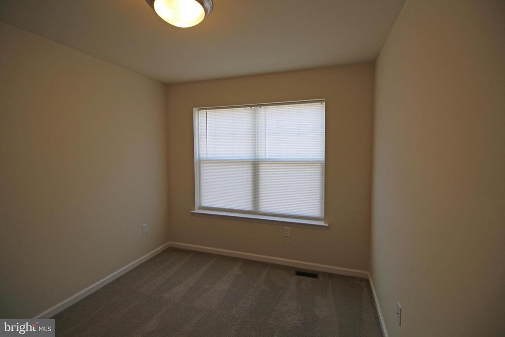 923 ADMIRALS QUAY DR