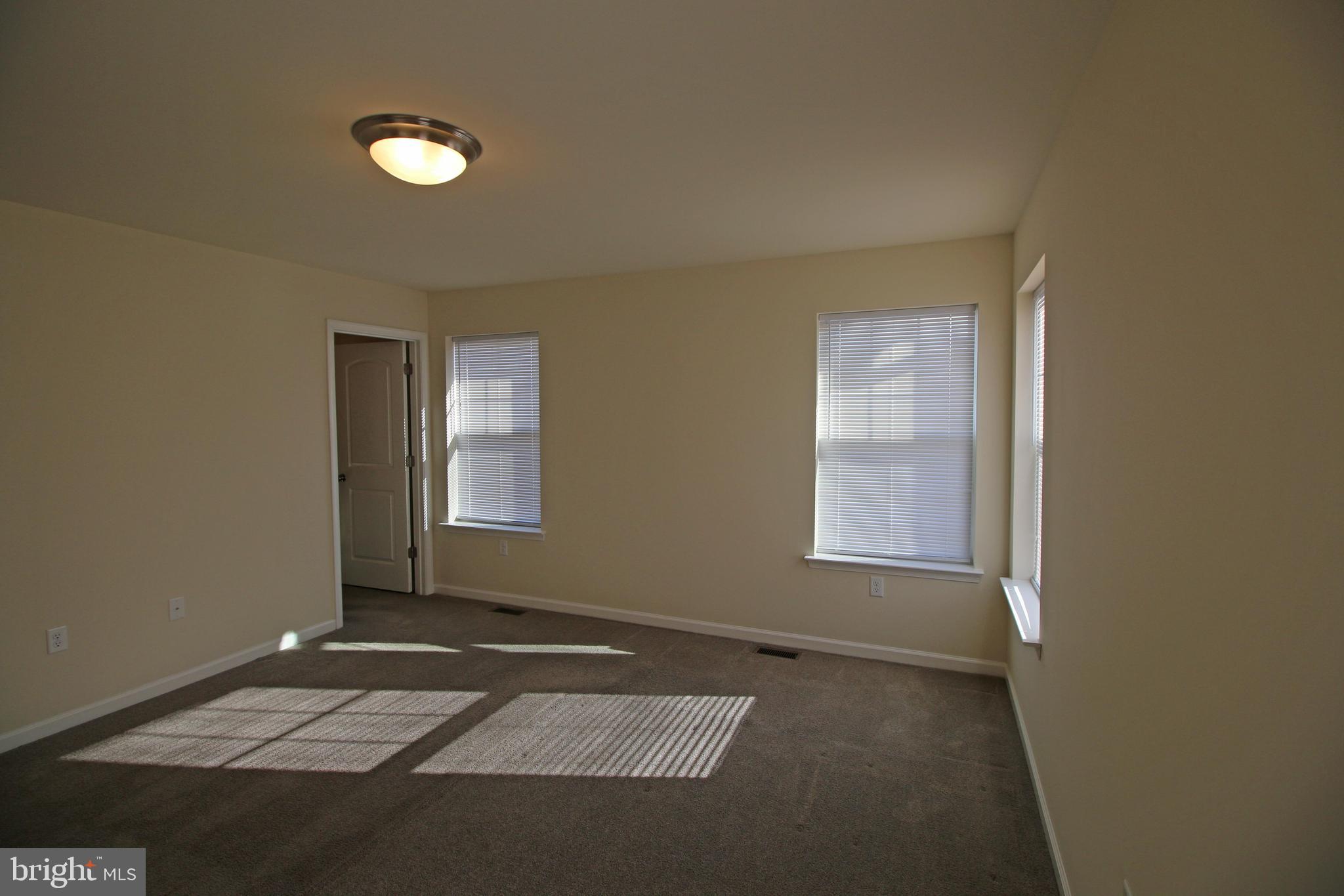 923 ADMIRALS QUAY DR