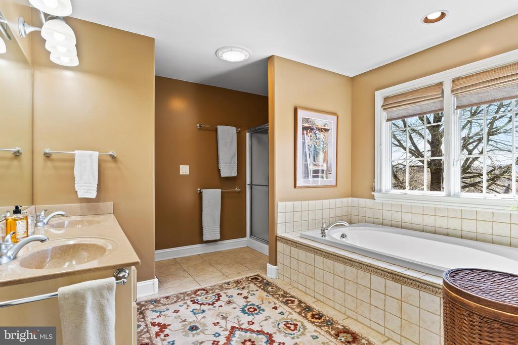 211 Shirley Ln