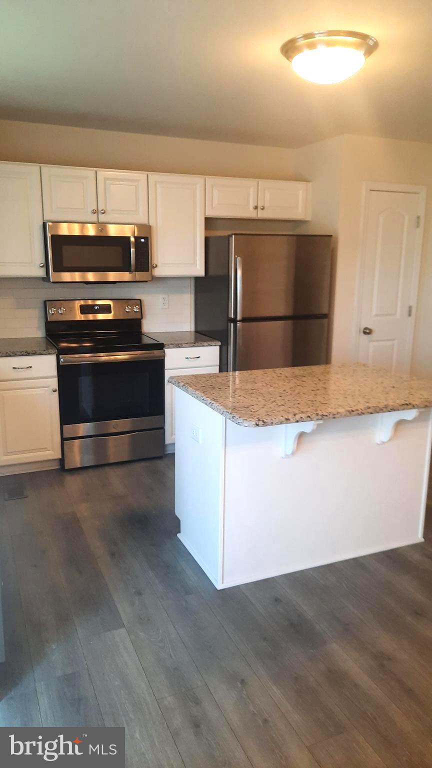 825 ADMIRALS QUAY DR