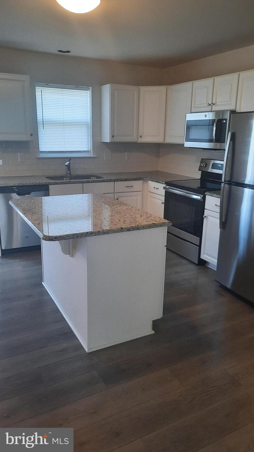 825 ADMIRALS QUAY DR