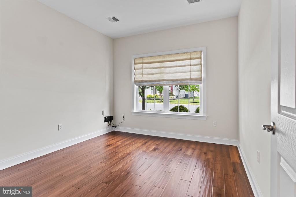 309 Valor Dr