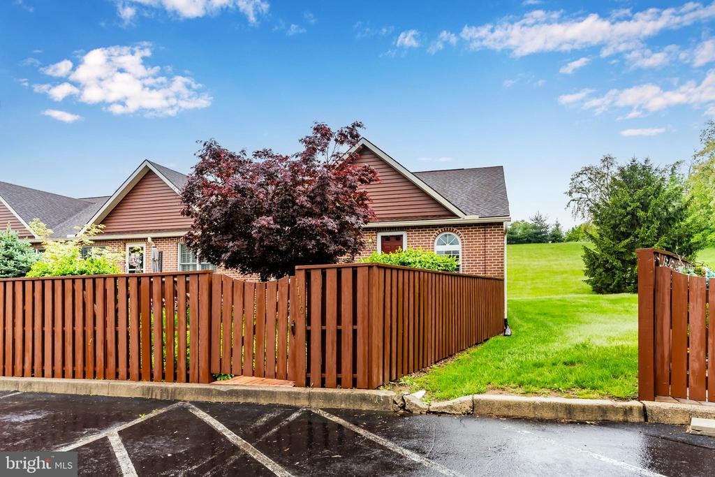 1110 Sterling Ct