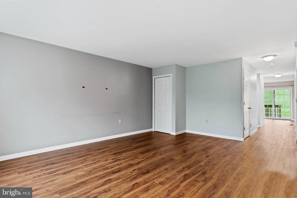 1110 Sterling Ct