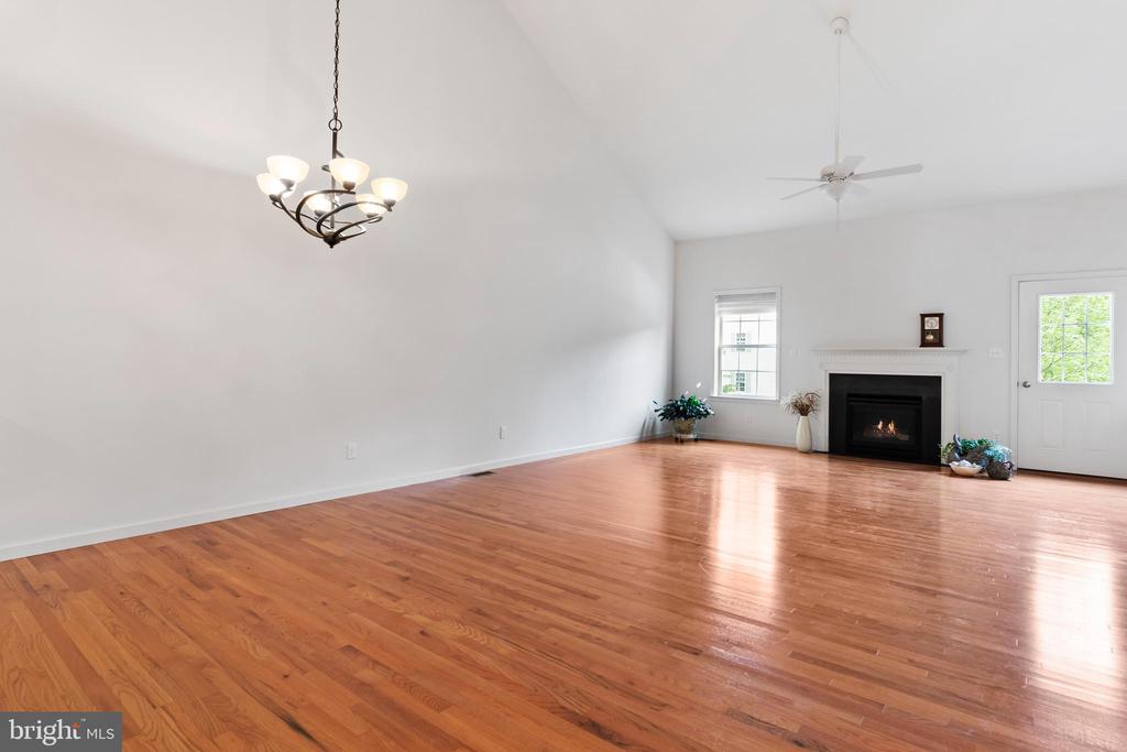 710 Gladstone Ct