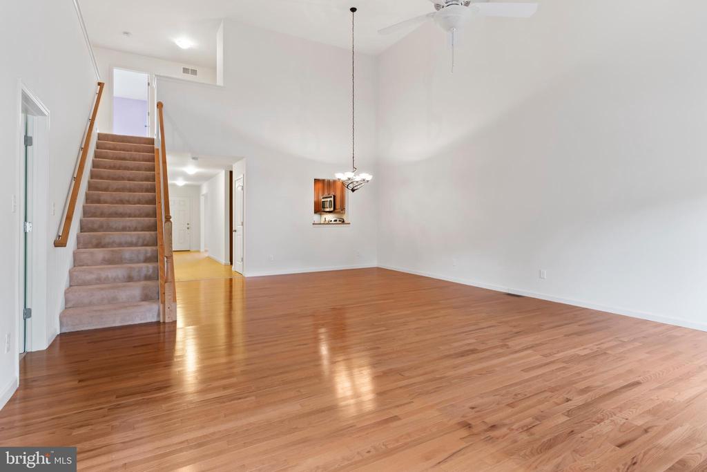 710 Gladstone Ct