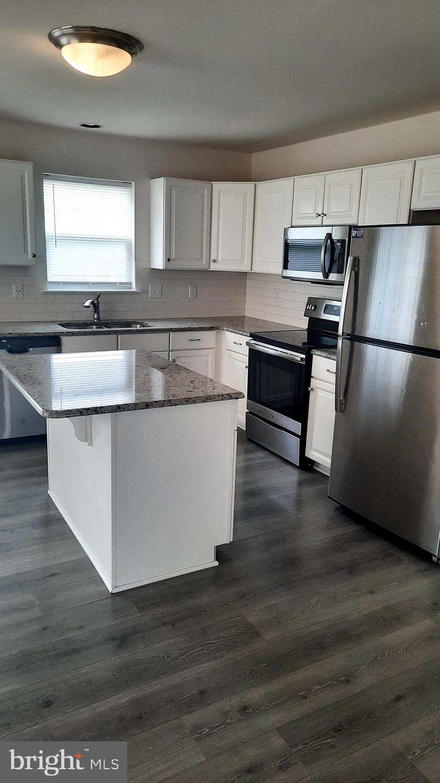 817 ADMIRALS QUAY DR