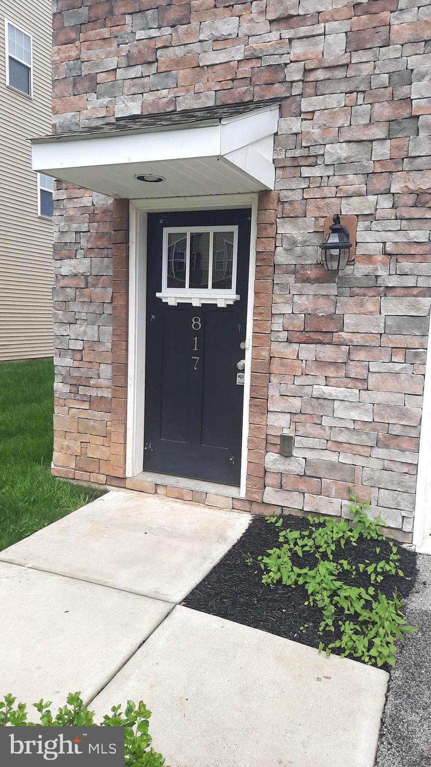 817 ADMIRALS QUAY DR