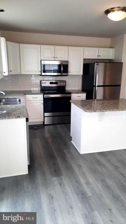 817 ADMIRALS QUAY DR