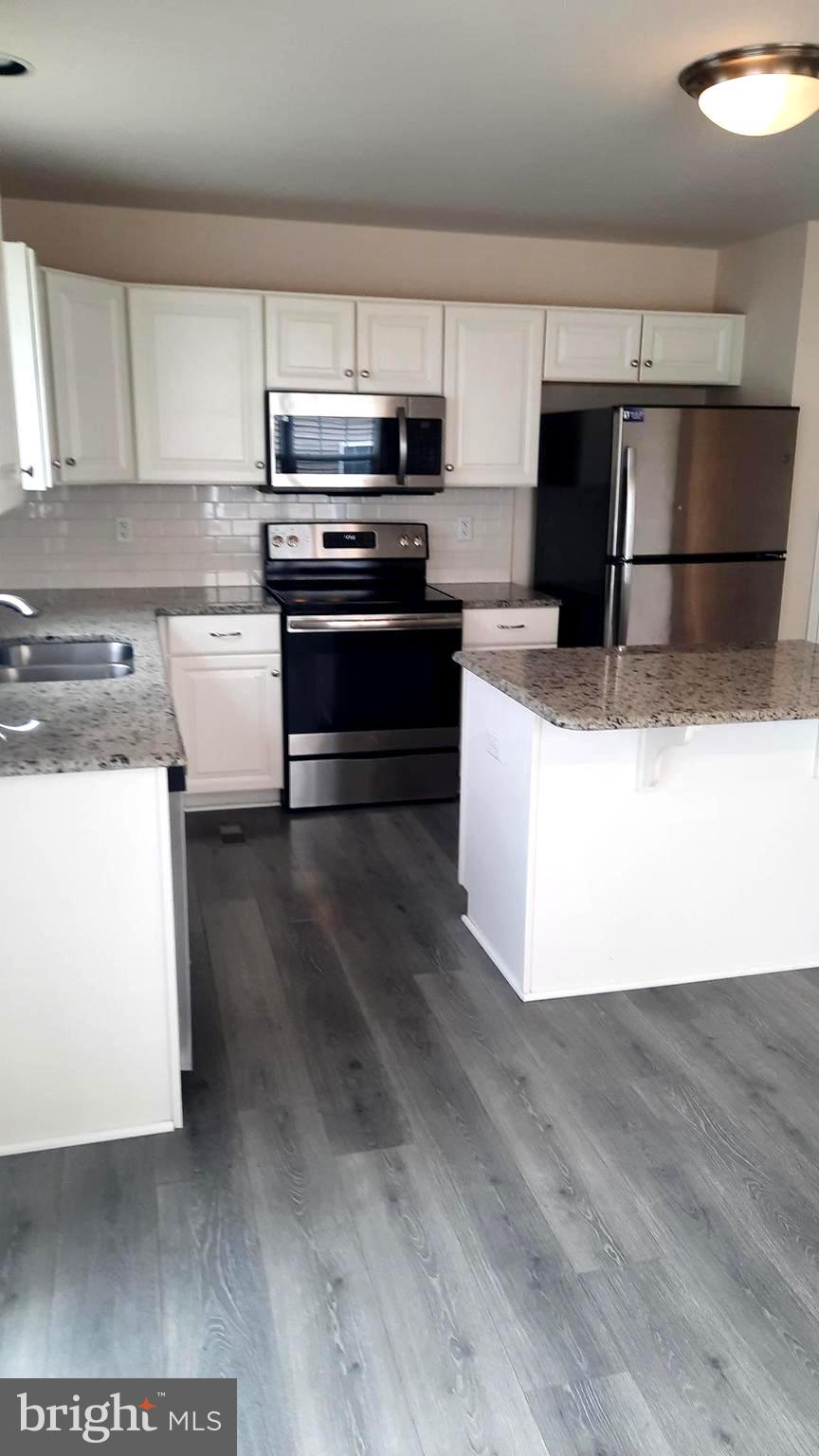 817 ADMIRALS QUAY DR