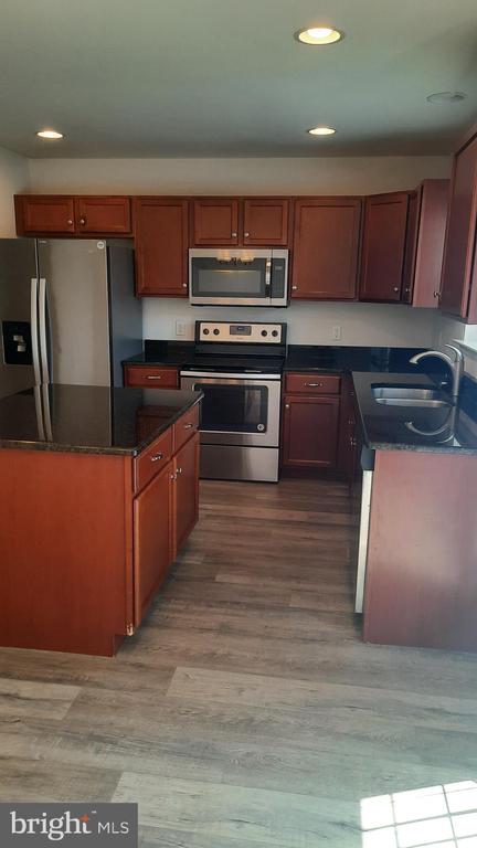 832 ADMIRALS QUAY DR