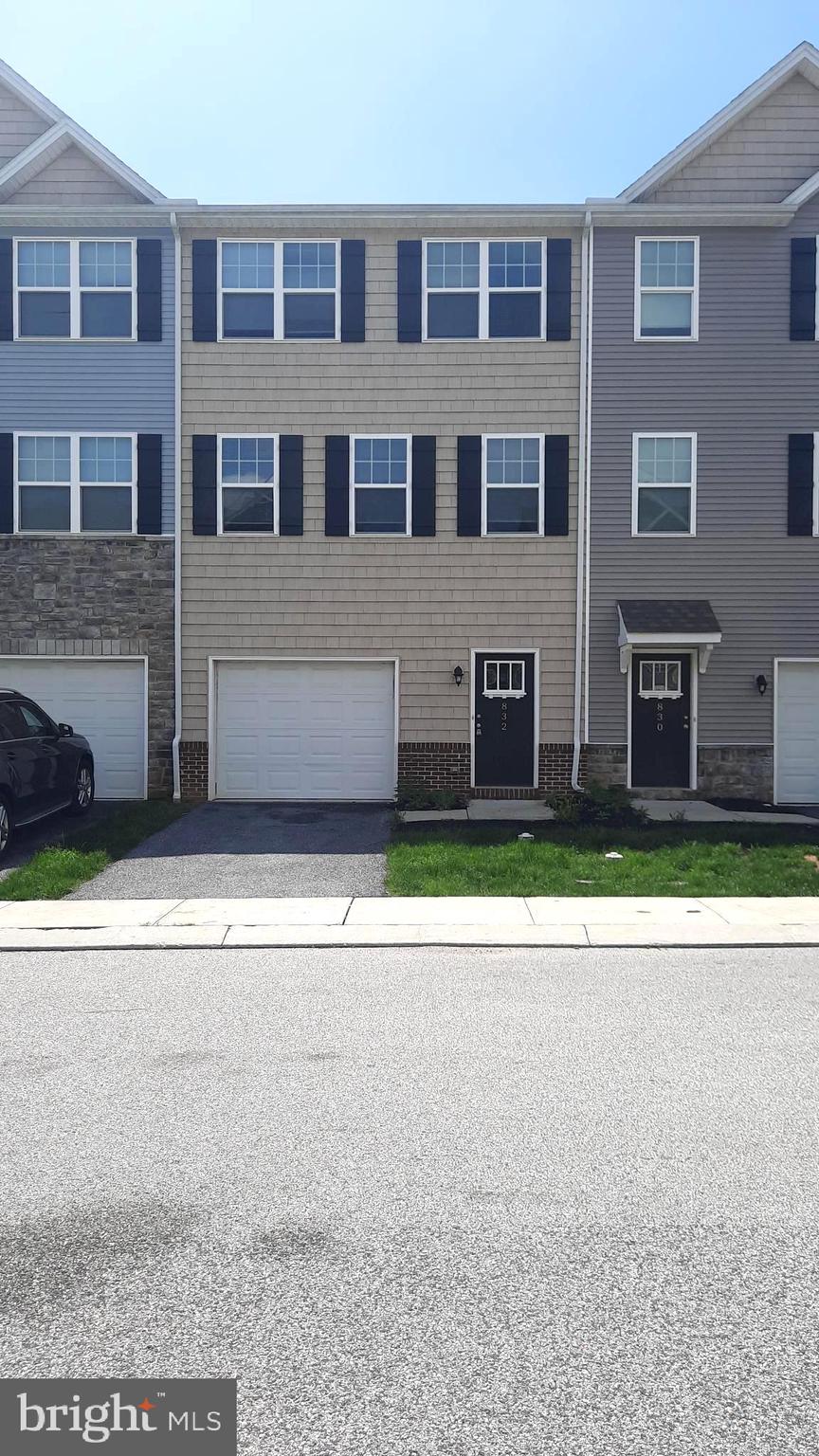 832 ADMIRALS QUAY DR