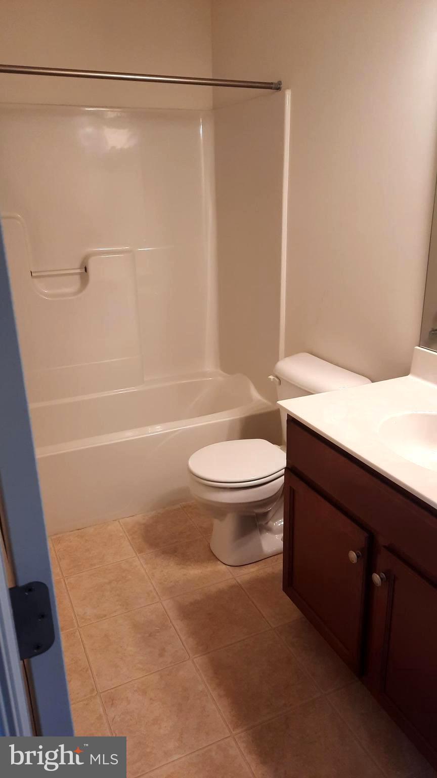 832 ADMIRALS QUAY DR