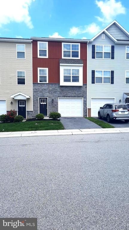 835 SCHOONER LN