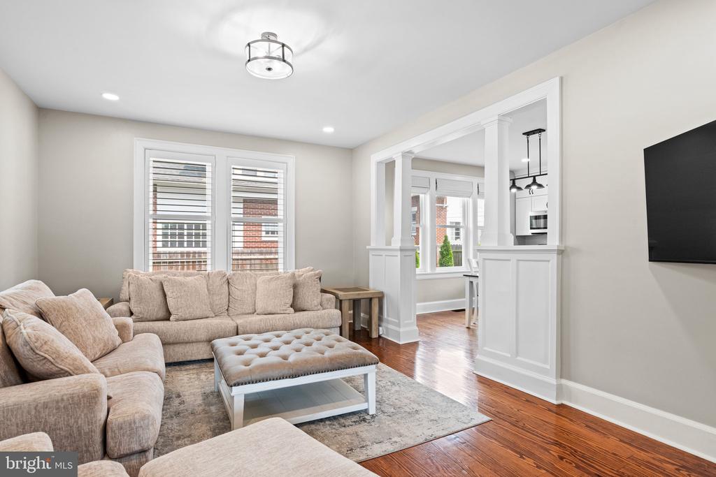 506 W High St