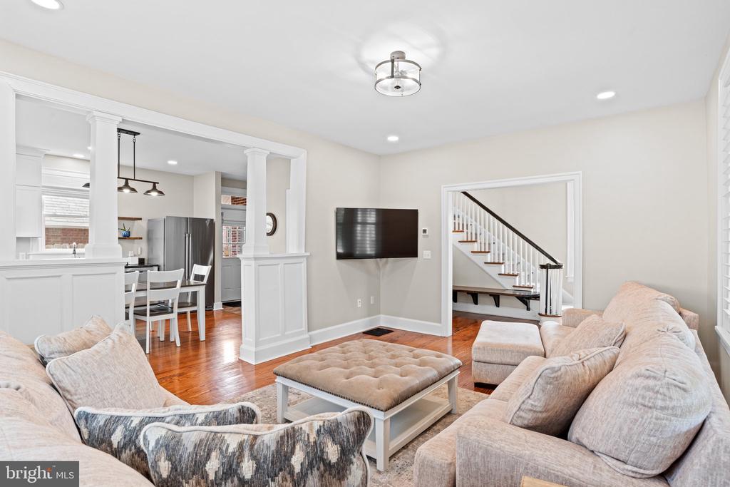 506 W High St
