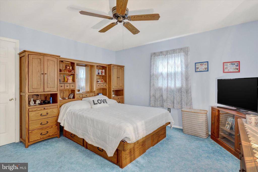 963 W Old York Rd