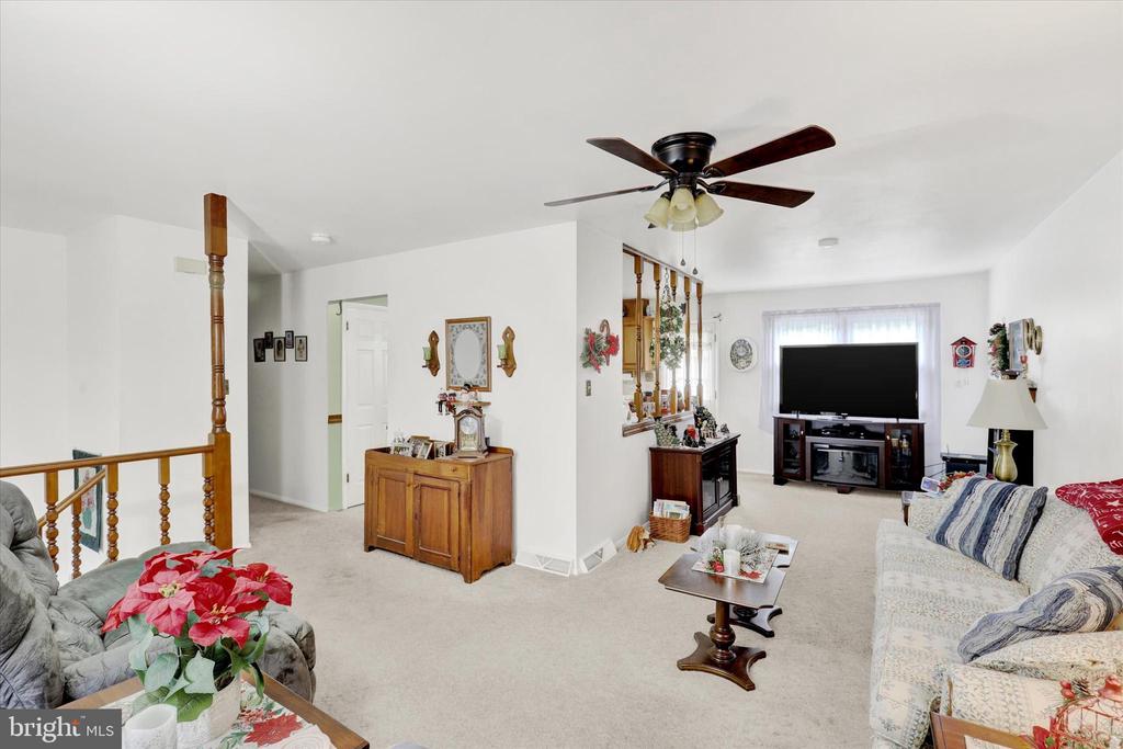 963 W Old York Rd