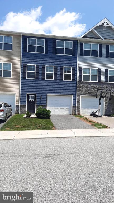 841 SCHOONER LN