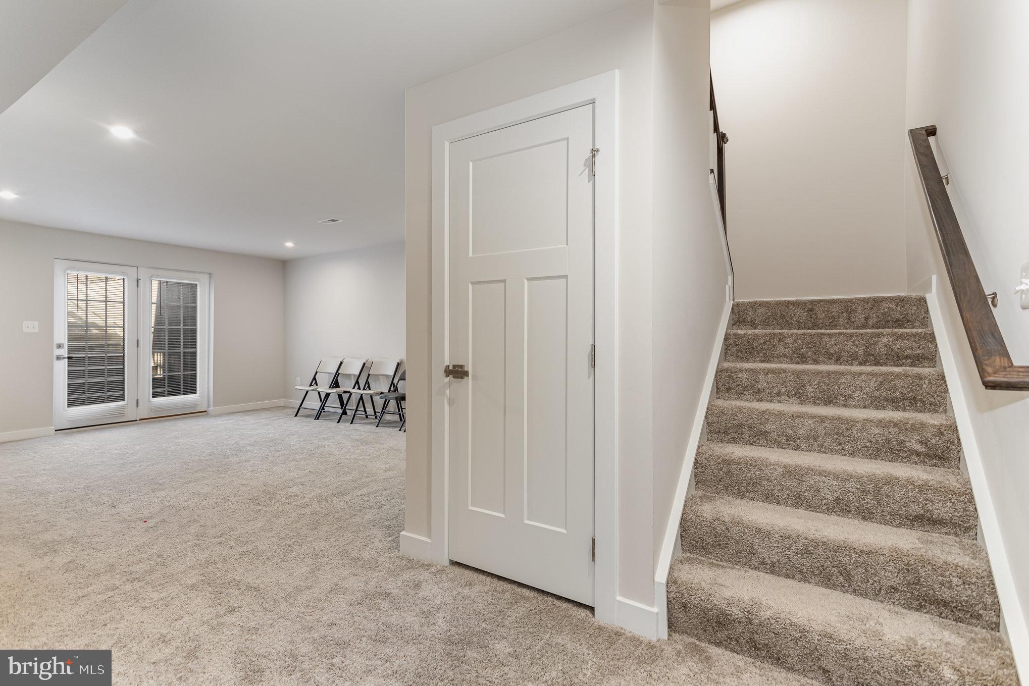 124 Coopers Hawk Dr