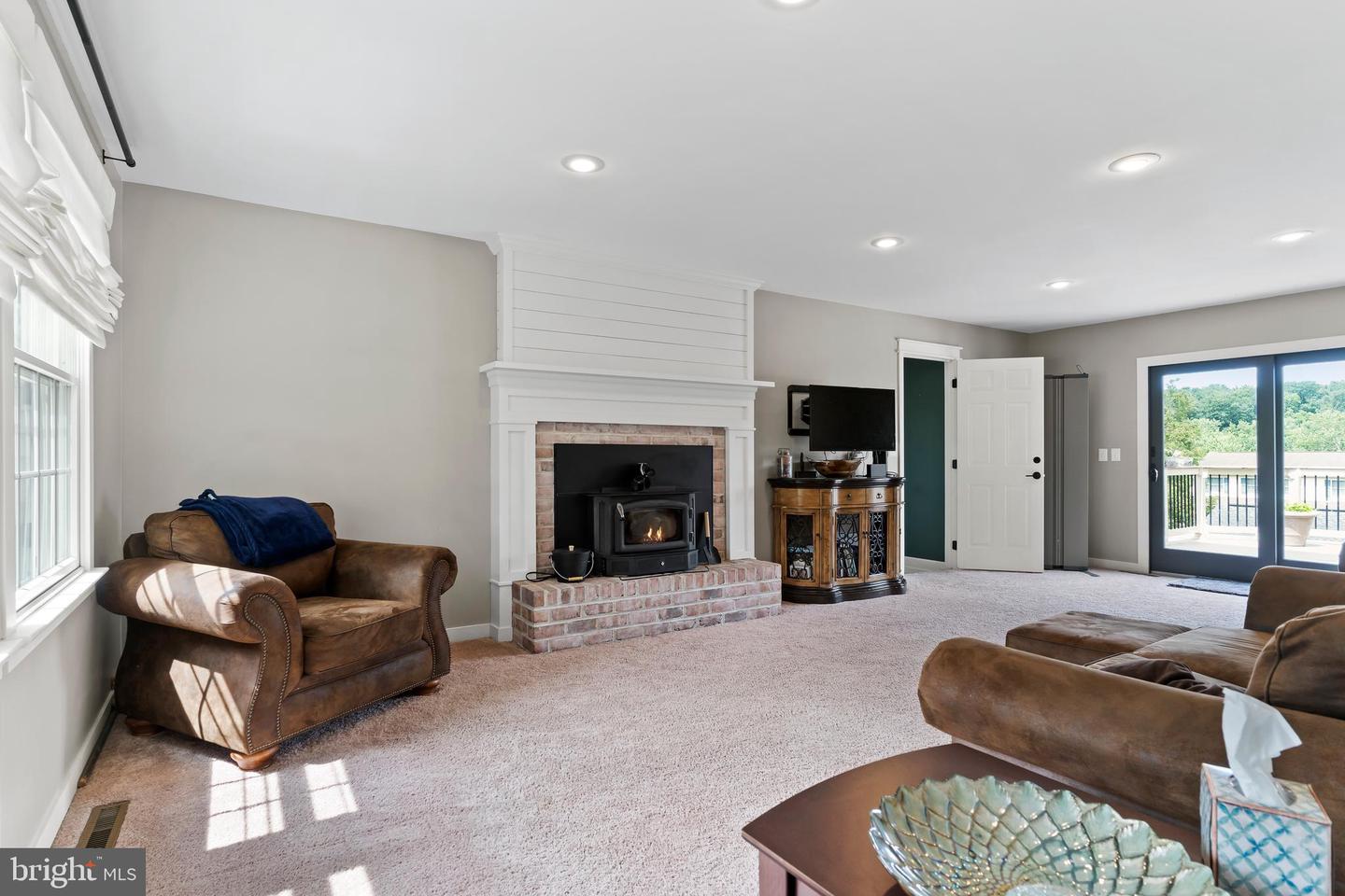 708 Carriage Ln