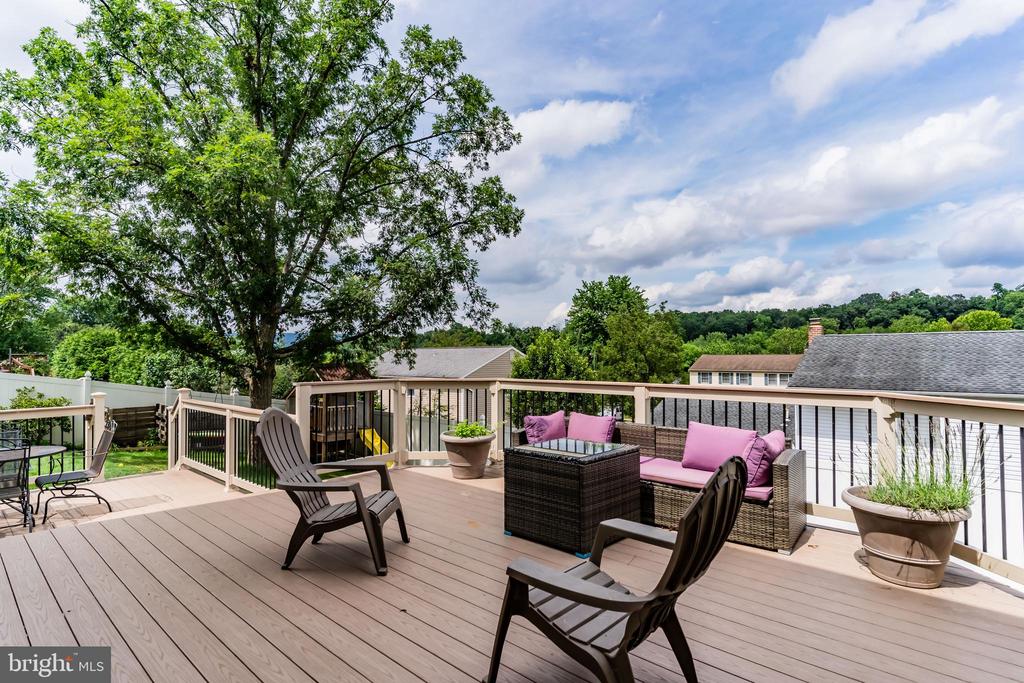 708 Carriage Ln