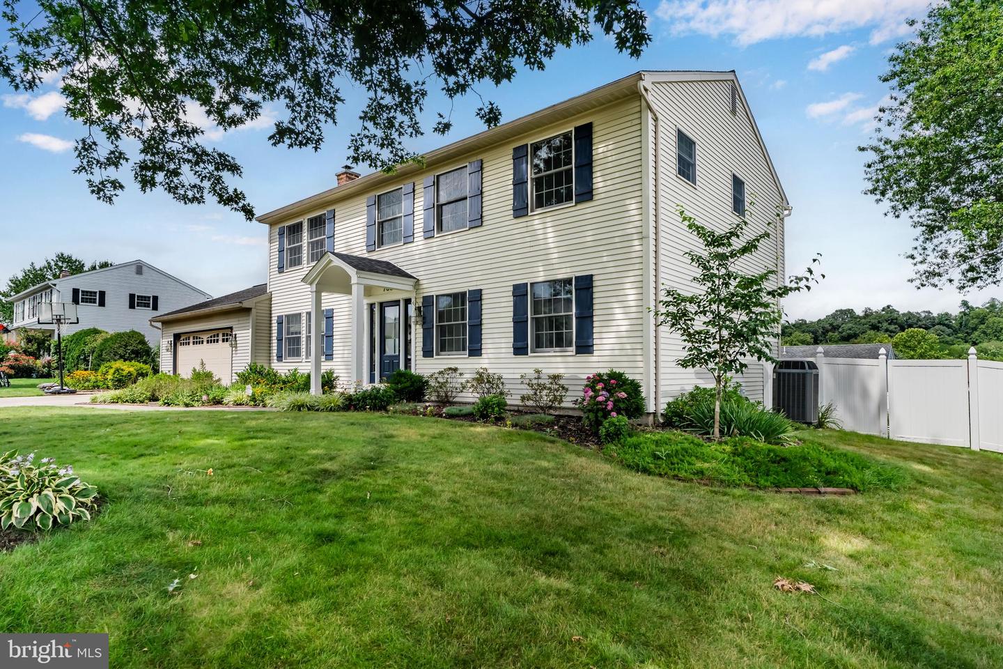 708 Carriage Ln