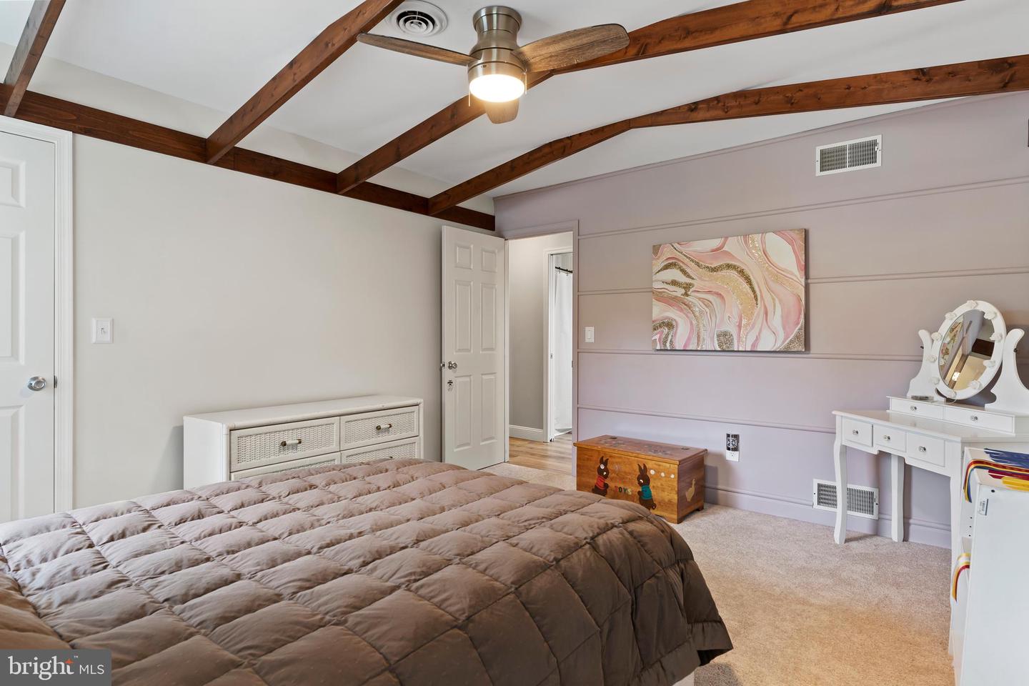 708 Carriage Ln