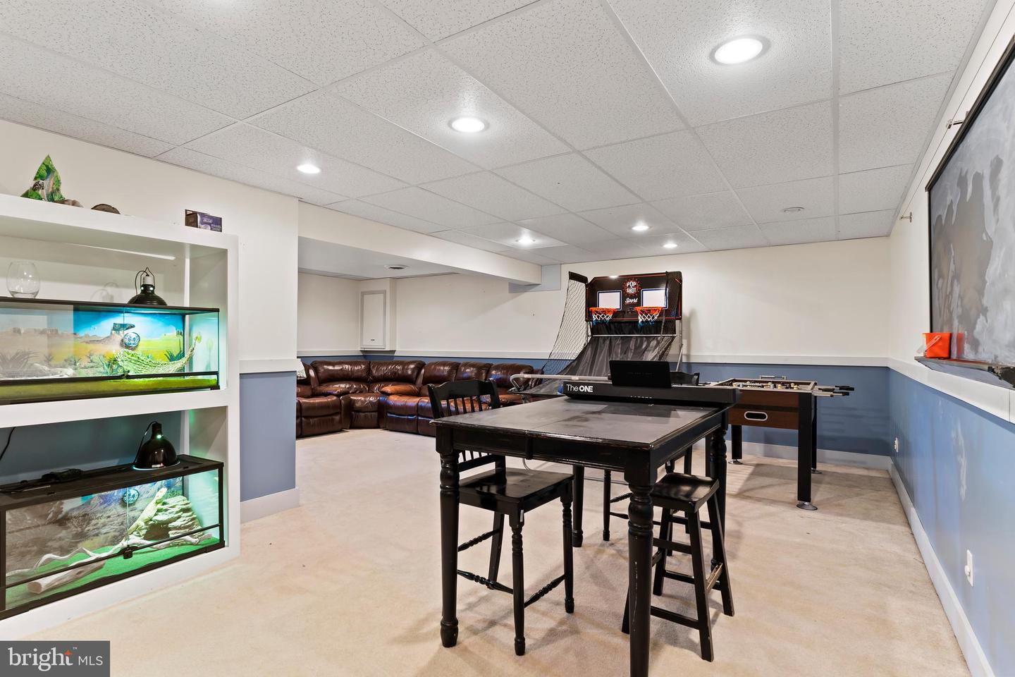 708 Carriage Ln