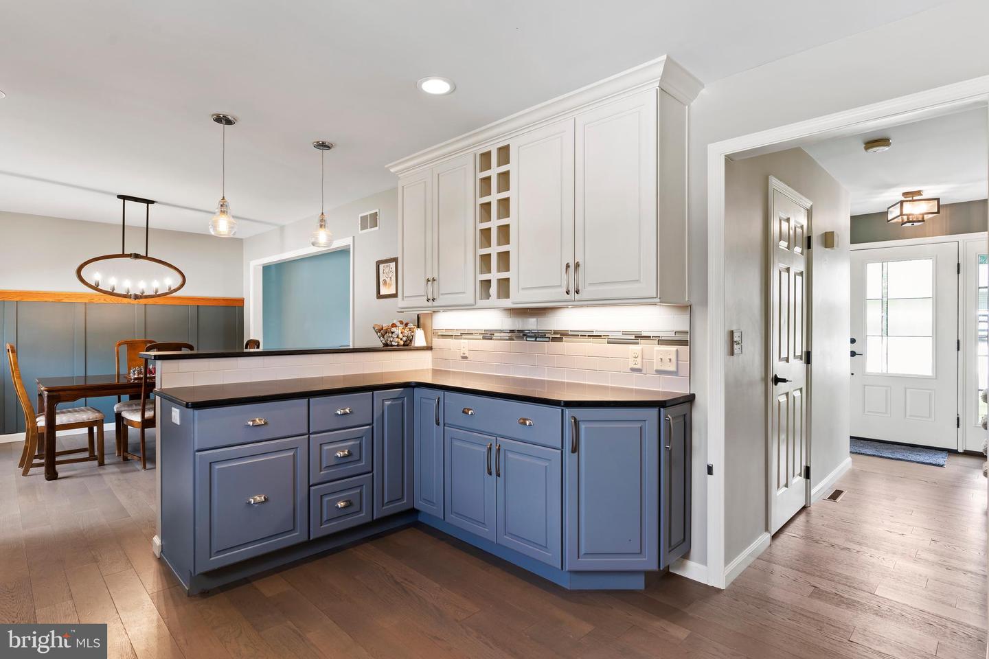 708 Carriage Ln