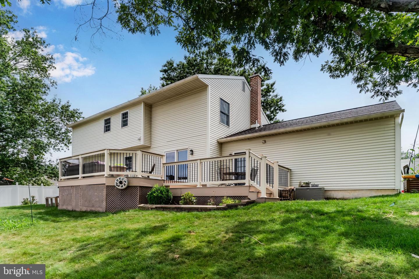 708 Carriage Ln