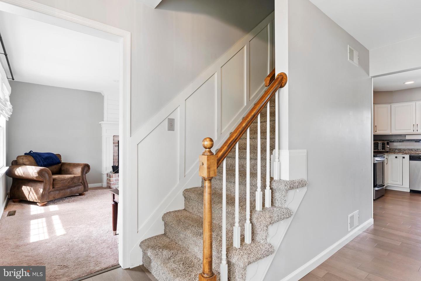 708 Carriage Ln
