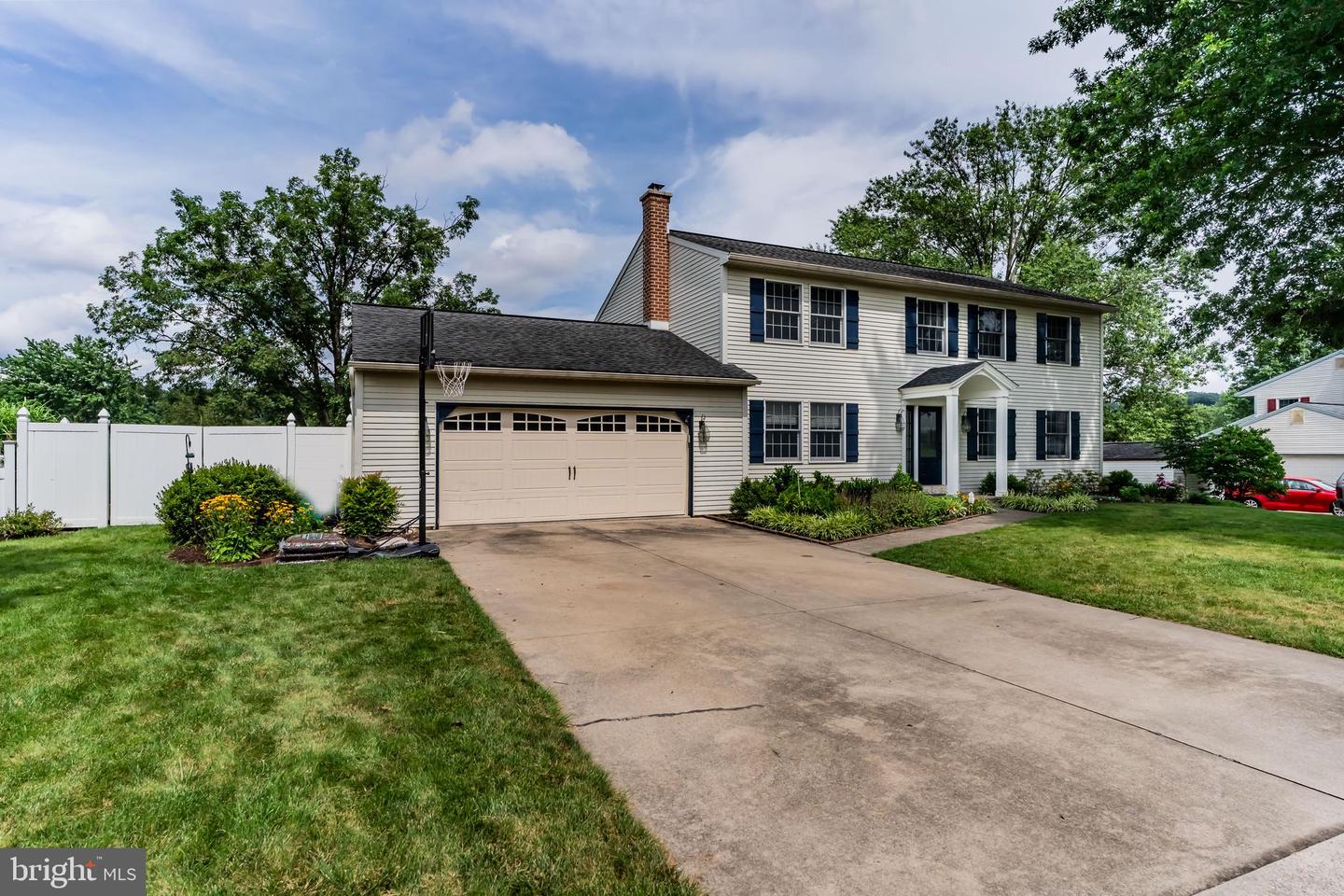 708 Carriage Ln