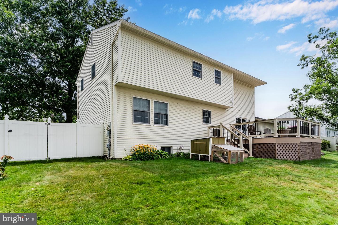 708 Carriage Ln