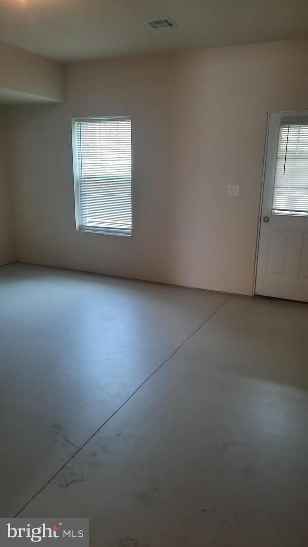 833 SCHOONER LN